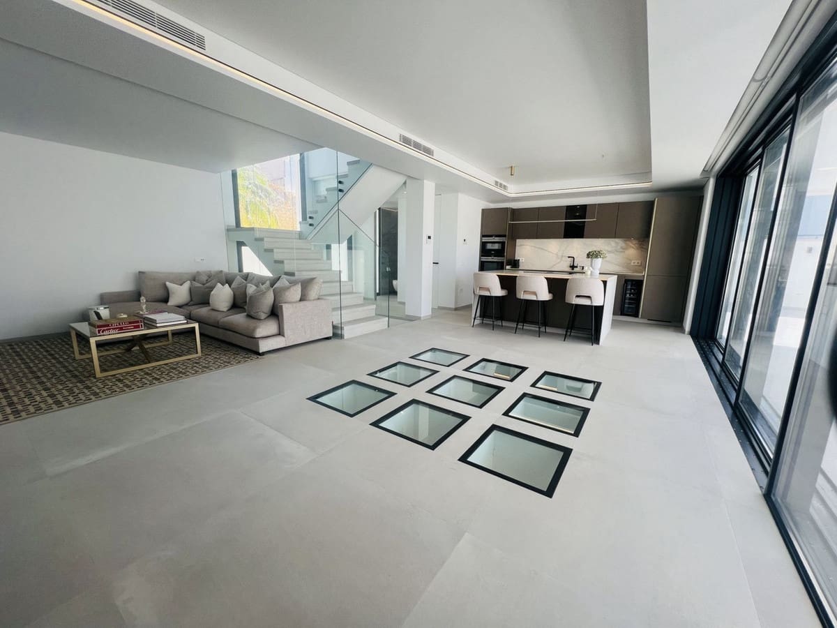 Chalet de 4 habitaciones en La Cala de Mijas en venta con piscina garaje - 1.795.000 € (Ref: 8999781)