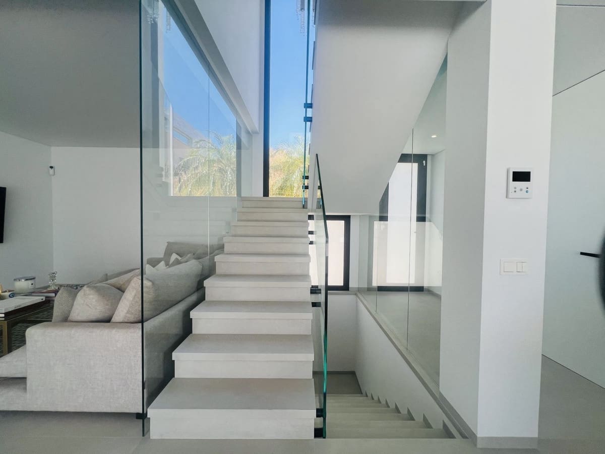 Chalet de 4 habitaciones en La Cala de Mijas en venta con piscina garaje - 1.795.000 € (Ref: 8999781)