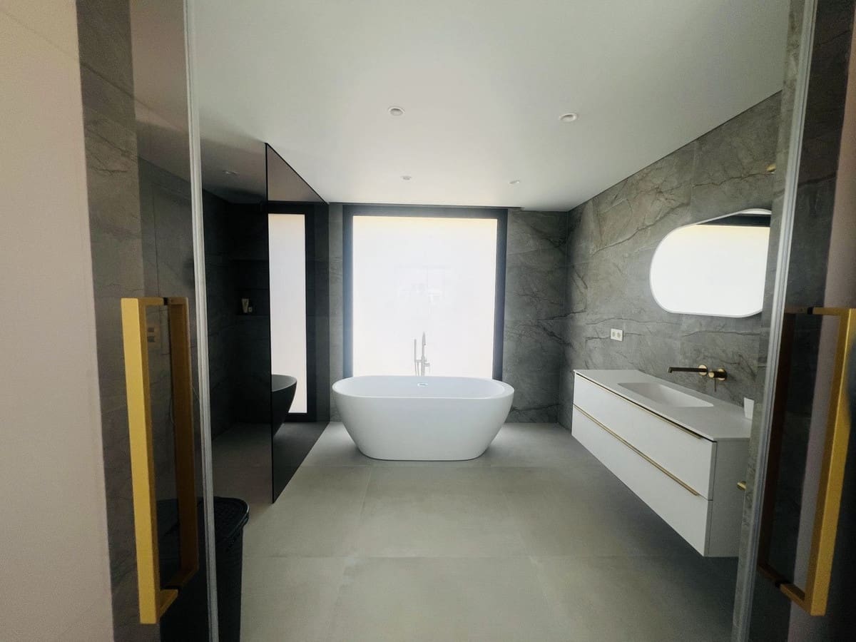 Chalet de 4 habitaciones en La Cala de Mijas en venta con piscina garaje - 1.795.000 € (Ref: 8999781)