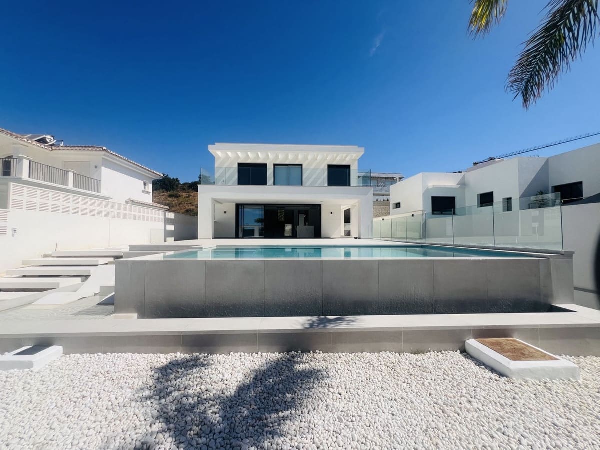 Chalet de 4 habitaciones en La Cala de Mijas en venta con piscina garaje - 1.795.000 € (Ref: 8999781)