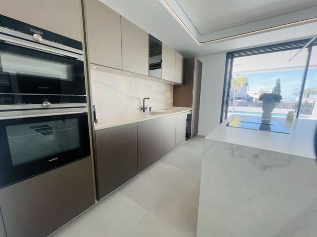 4 soverom Villa til salgs i La Cala de Mijas, Mijas med svømmebasseng garasje - € 1 795 000 (Ref: 8999781)