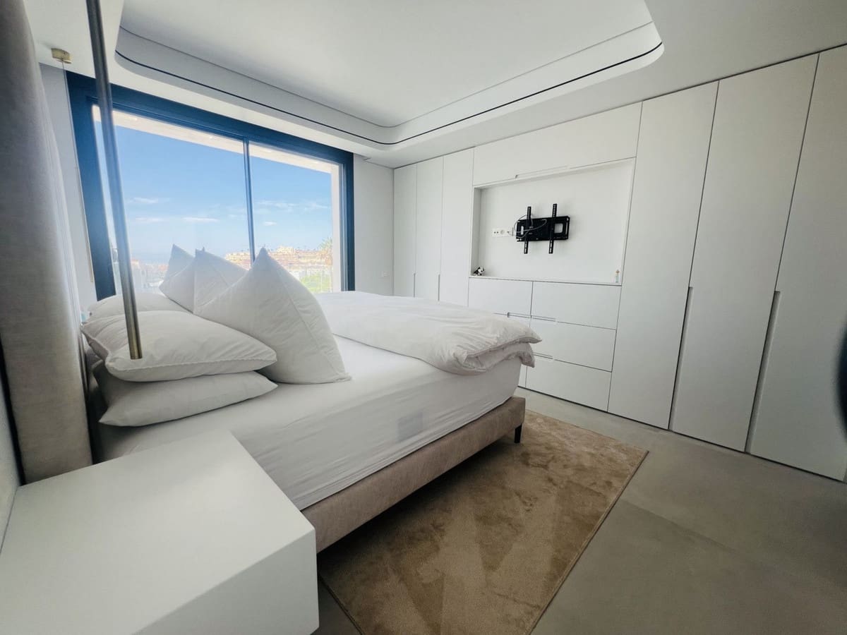 4 bedroom Villa for sale in La Cala de Mijas with pool garage - € 1,795,000 (Ref: 8999781)