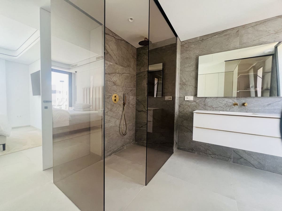 4 bedroom Villa for sale in La Cala de Mijas with pool garage - € 1,795,000 (Ref: 8999781)