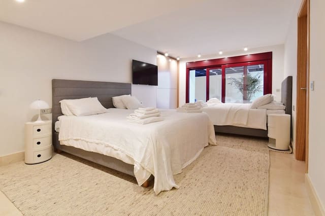 7 soverom Villa til salgs i Marbella med svømmebasseng garasje - € 4 400 000 (Ref: 8999783)