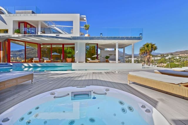 7 soverom Villa til salgs i Marbella med svømmebasseng garasje - € 4 400 000 (Ref: 8999783)