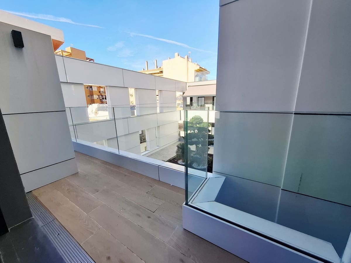 Apartamento de 2 habitaciones en Fuengirola en venta con piscina garaje - 599.000 € (Ref: 8999784)