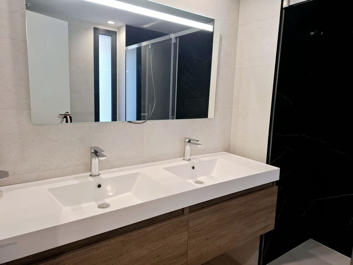 2 bedroom Apartment for sale in Fuengirola with pool garage - € 599,000 (Ref: 8999784)