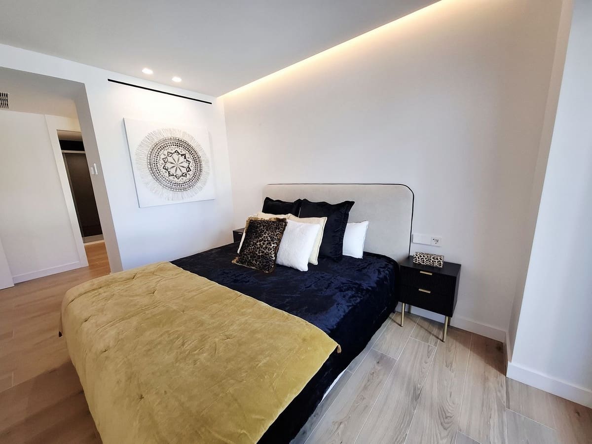 2 bedroom Apartment for sale in Fuengirola with pool garage - € 599,000 (Ref: 8999784)