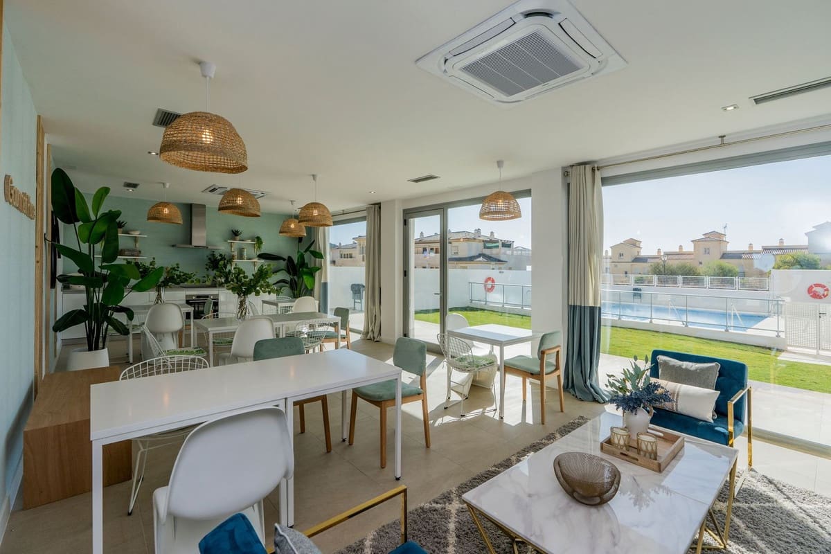 2 bedroom Apartment for sale in Benalmadena with pool garage - € 357,000 (Ref: 9031192)
