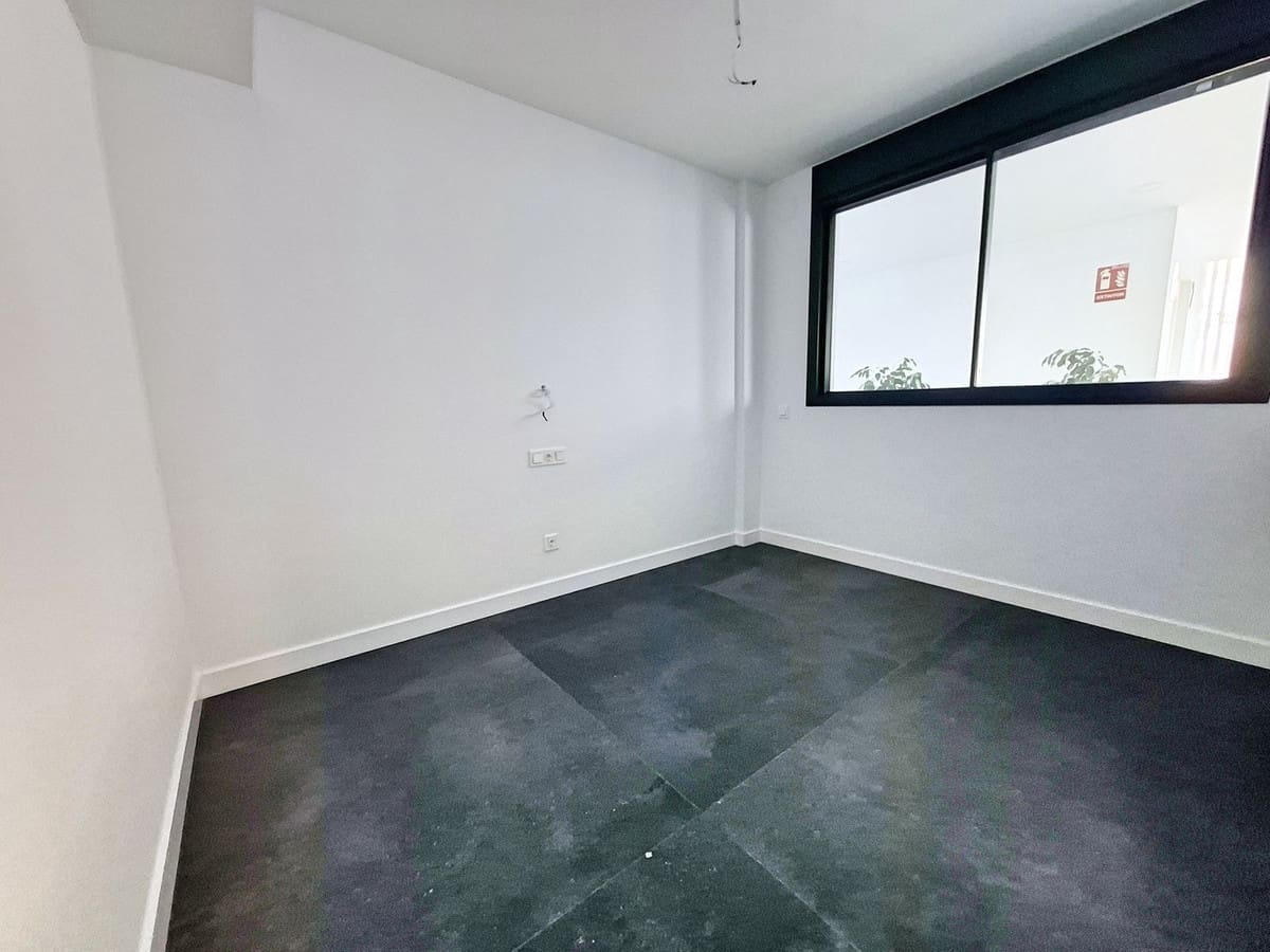 2 soverom Leilighet til salgs i Fuengirola med svømmebasseng garasje - € 1 100 000 (Ref: 9050498)