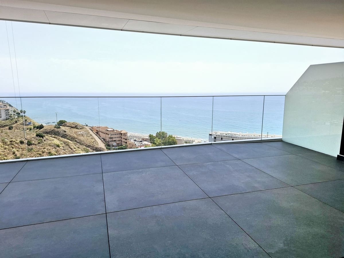 2 soverom Leilighet til salgs i Fuengirola med svømmebasseng garasje - € 1 100 000 (Ref: 9050498)