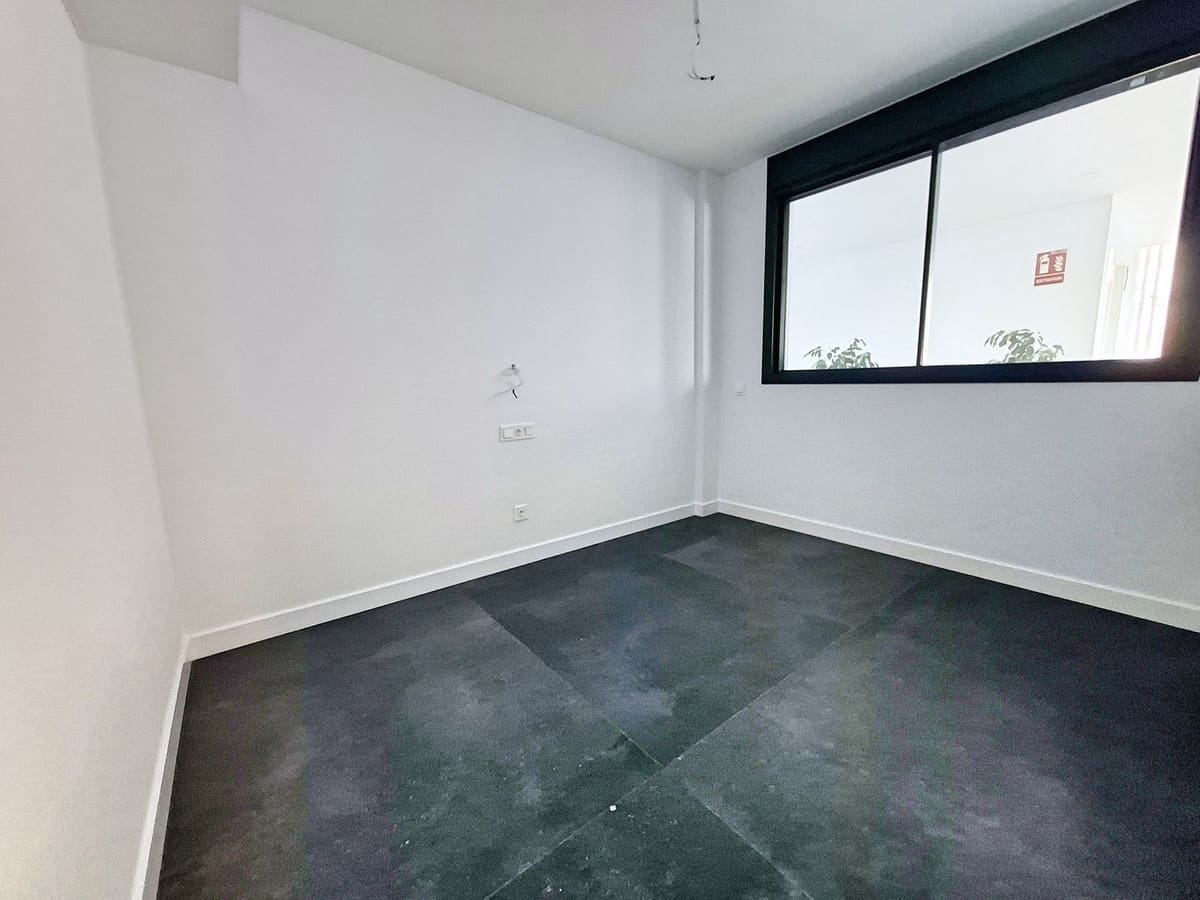 2 soverom Leilighet til salgs i Fuengirola med svømmebasseng garasje - € 1 100 000 (Ref: 9050498)