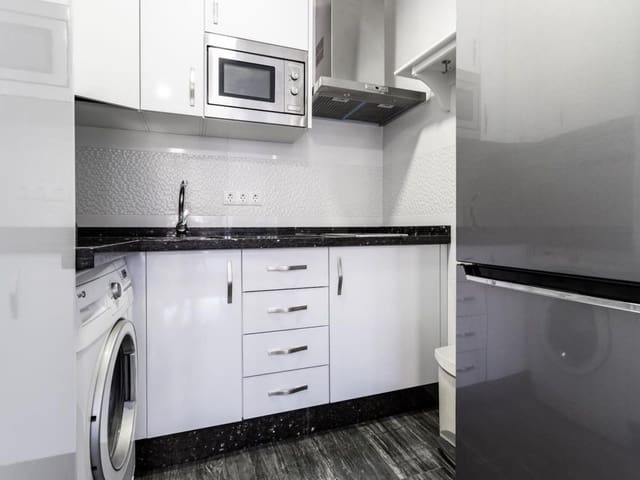 Studio til salgs i Fuengirola med svømmebasseng - € 259 000 (Ref: 9107053)