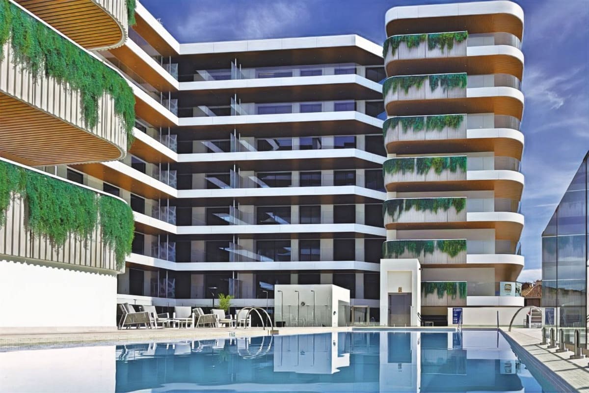 2 bedroom Apartment for sale in Fuengirola with pool - € 659,500 (Ref: 9357823)
