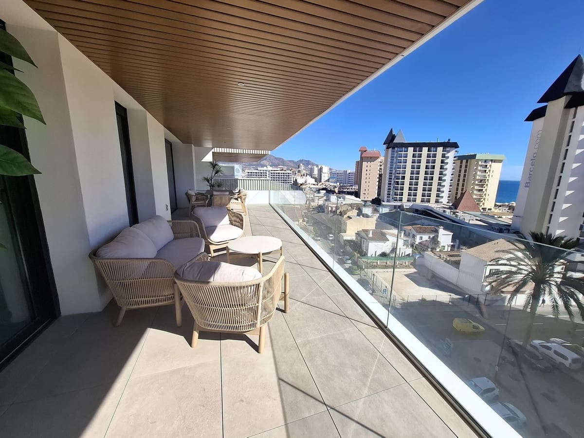 2 bedroom Apartment for sale in Fuengirola with pool - € 659,500 (Ref: 9357823)