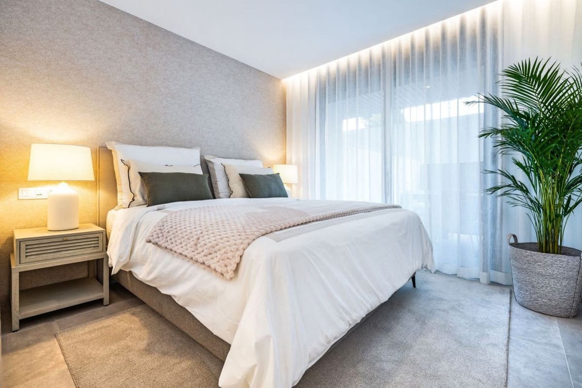 2 bedroom Apartment for sale in Fuengirola with pool - € 659,500 (Ref: 9357823)