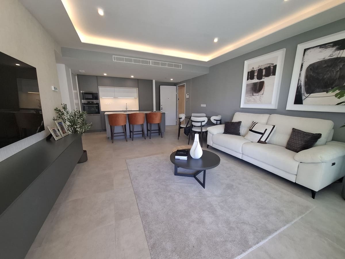 2 bedroom Apartment for sale in Fuengirola with pool - € 659,500 (Ref: 9357823)