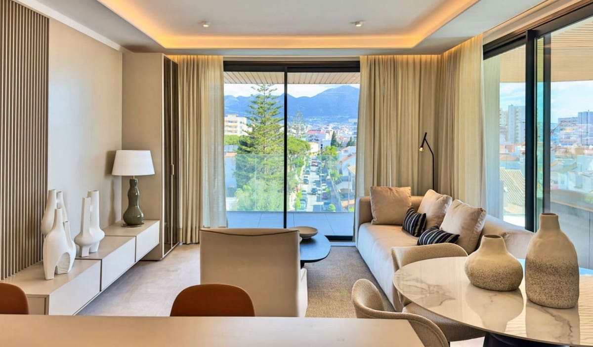 2 bedroom Apartment for sale in Fuengirola with pool - € 659,500 (Ref: 9357823)