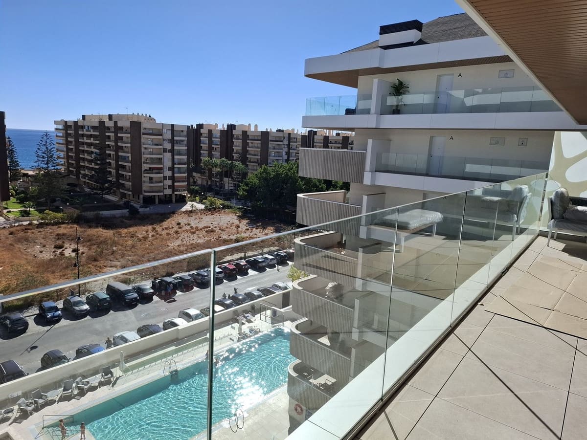 2 bedroom Apartment for sale in Fuengirola with pool - € 659,500 (Ref: 9357823)