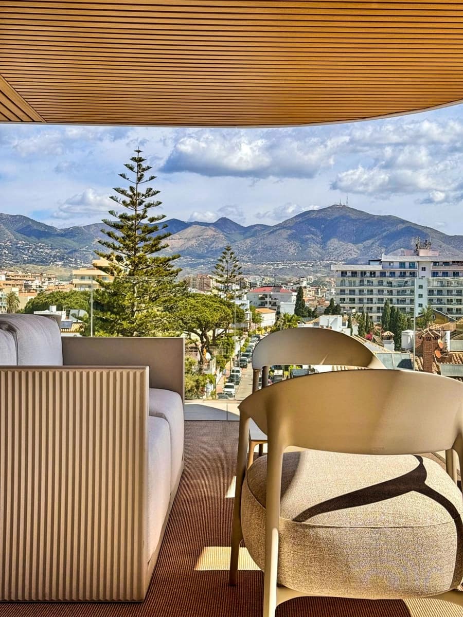 2 bedroom Apartment for sale in Fuengirola with pool - € 659,500 (Ref: 9357823)
