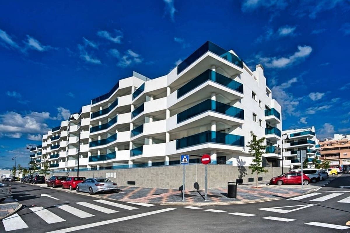 3 Zimmer Apartment zu verkaufen in Fuengirola mit Pool Garage - 385.000 € (Ref: 9357824)