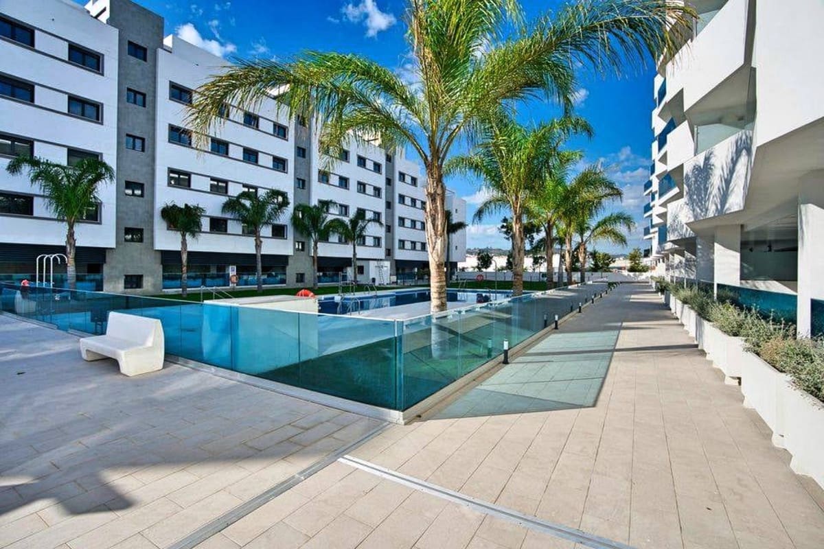 3 bedroom Apartment for sale in Fuengirola with pool garage - € 385,000 (Ref: 9357824)