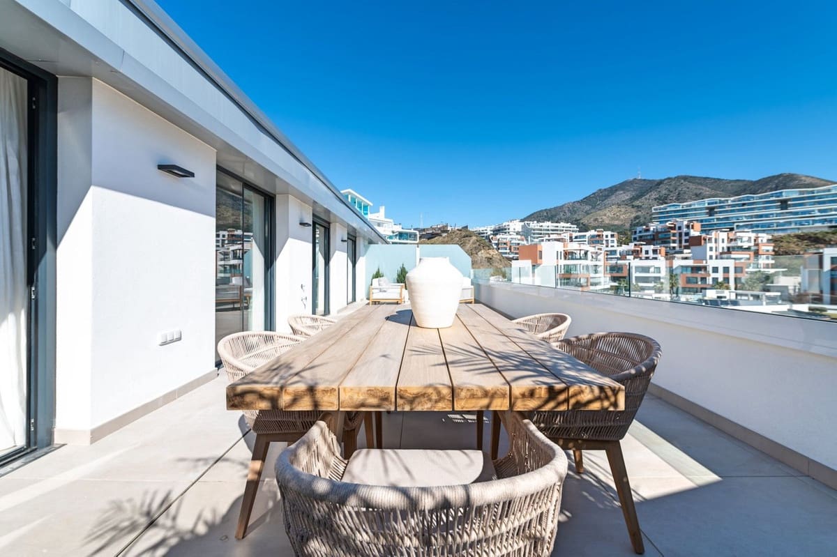 2 sovrum Takvåning till salu i Fuengirola med pool garage - 849 000 € (Ref: 9357828)