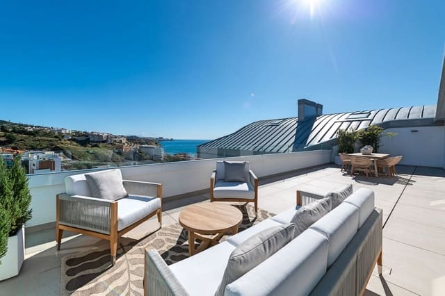 2 bedroom Penthouse for sale in Fuengirola with pool garage - € 849,000 (Ref: 9357828)