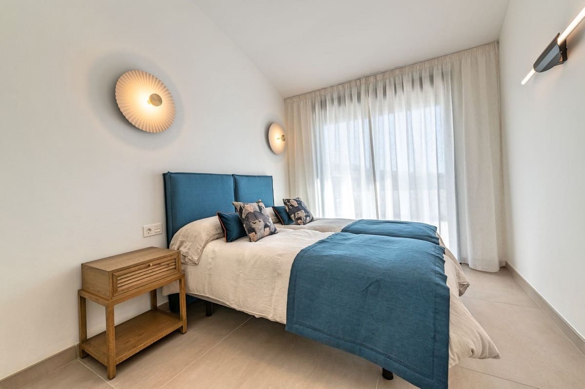 2 bedroom Penthouse for sale in Fuengirola with pool garage - € 849,000 (Ref: 9357828)