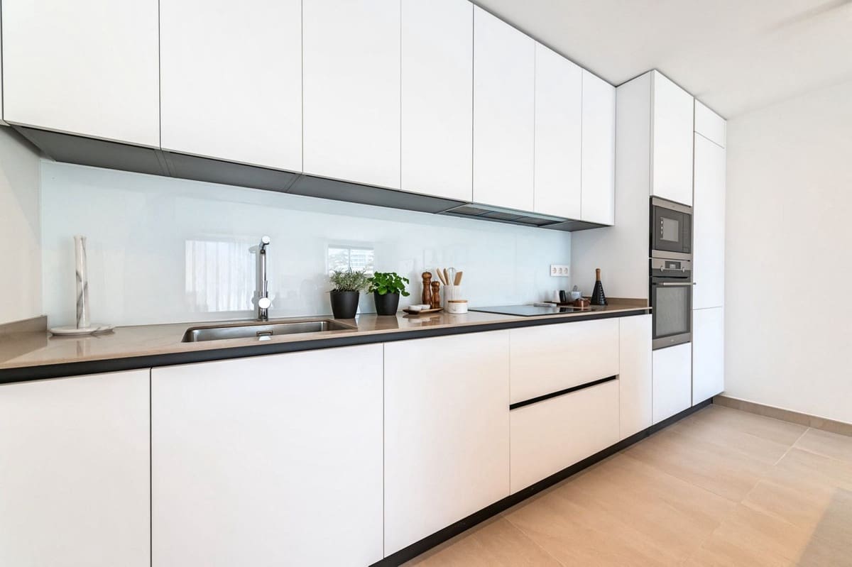 2 bedroom Penthouse for sale in Fuengirola with pool garage - € 849,000 (Ref: 9357828)