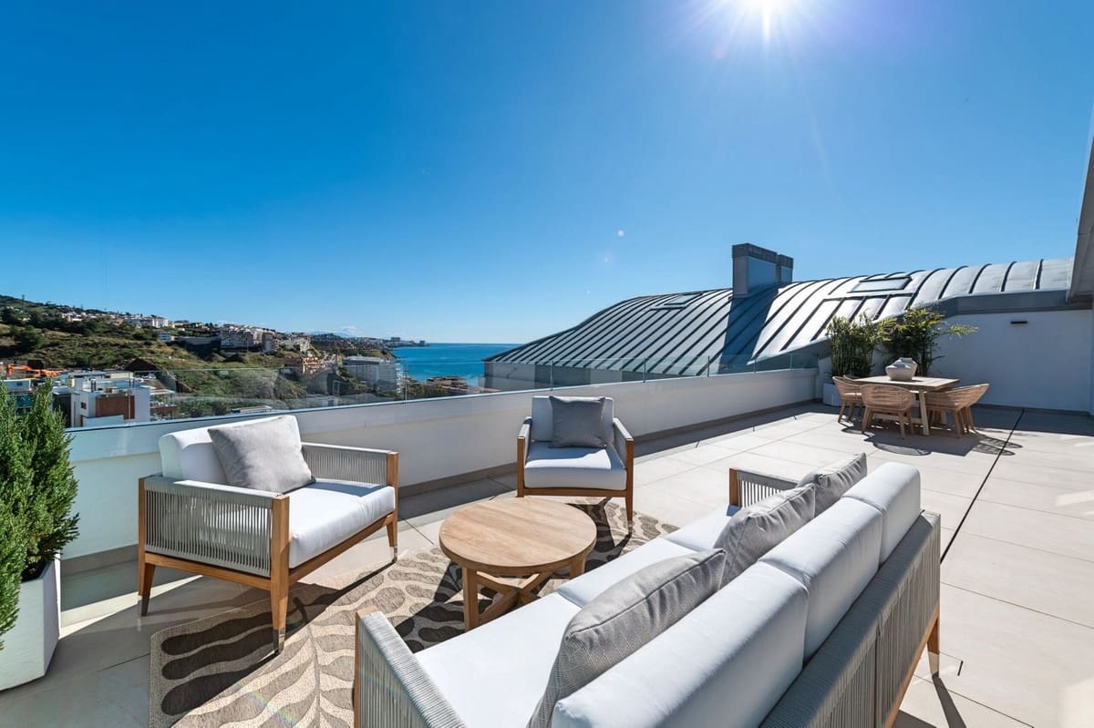 2 bedroom Penthouse for sale in Fuengirola with pool garage - € 849,000 (Ref: 9357828)