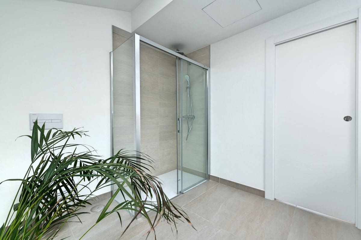 2 bedroom Penthouse for sale in Fuengirola with pool garage - € 849,000 (Ref: 9357828)