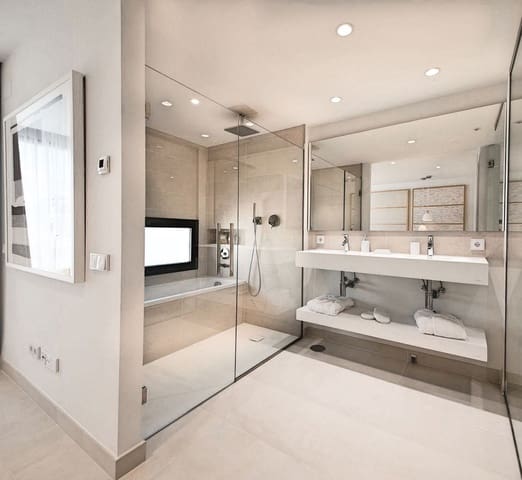 2 chambre Appartement à vendre à Benalmadena Costa, Benalmádena avec piscine garage - 449 000 € (Ref: 9357829)