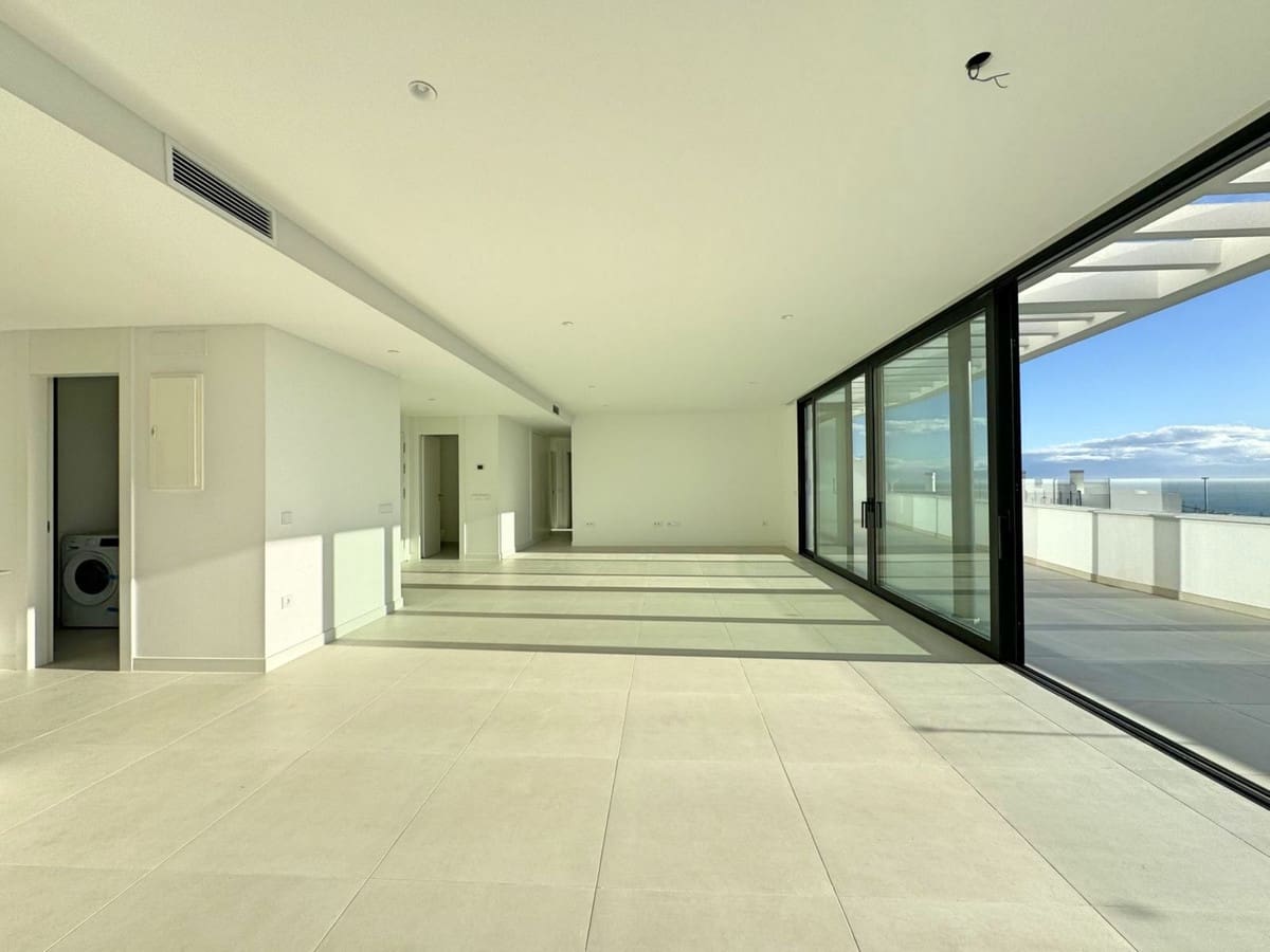 2 bedroom Apartment for sale in Benalmadena Costa with pool garage - € 449,000 (Ref: 9357829)