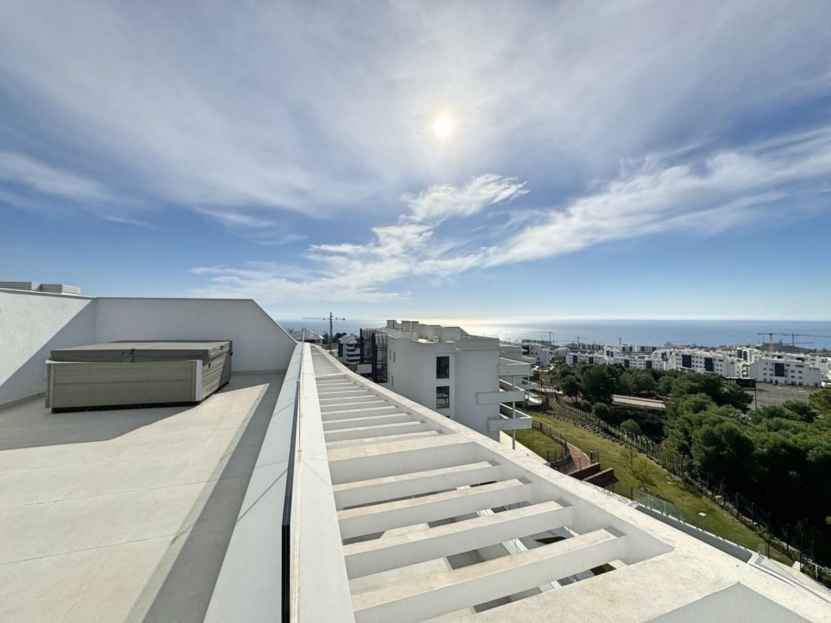 2 bedroom Apartment for sale in Benalmadena Costa with pool garage - € 449,000 (Ref: 9357829)