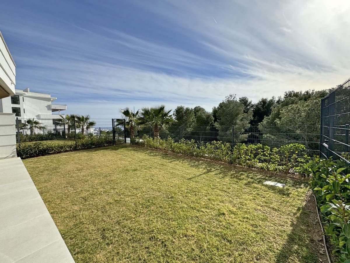 2 bedroom Apartment for sale in Benalmadena Costa with pool garage - € 449,000 (Ref: 9357829)