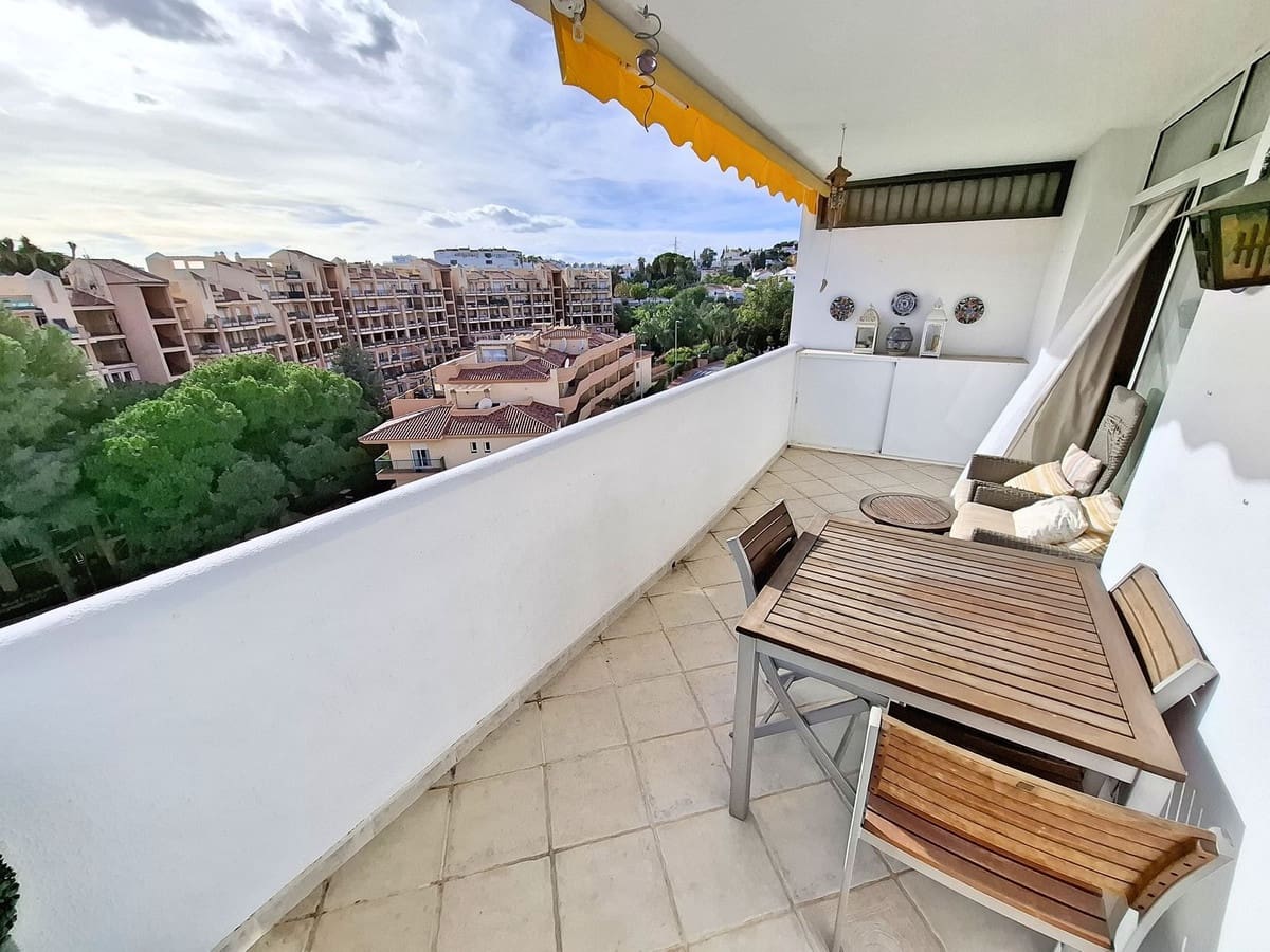 Apartamento de 2 habitaciones en Fuengirola en venta con piscina garaje - 297.000 € (Ref: 9378638)
