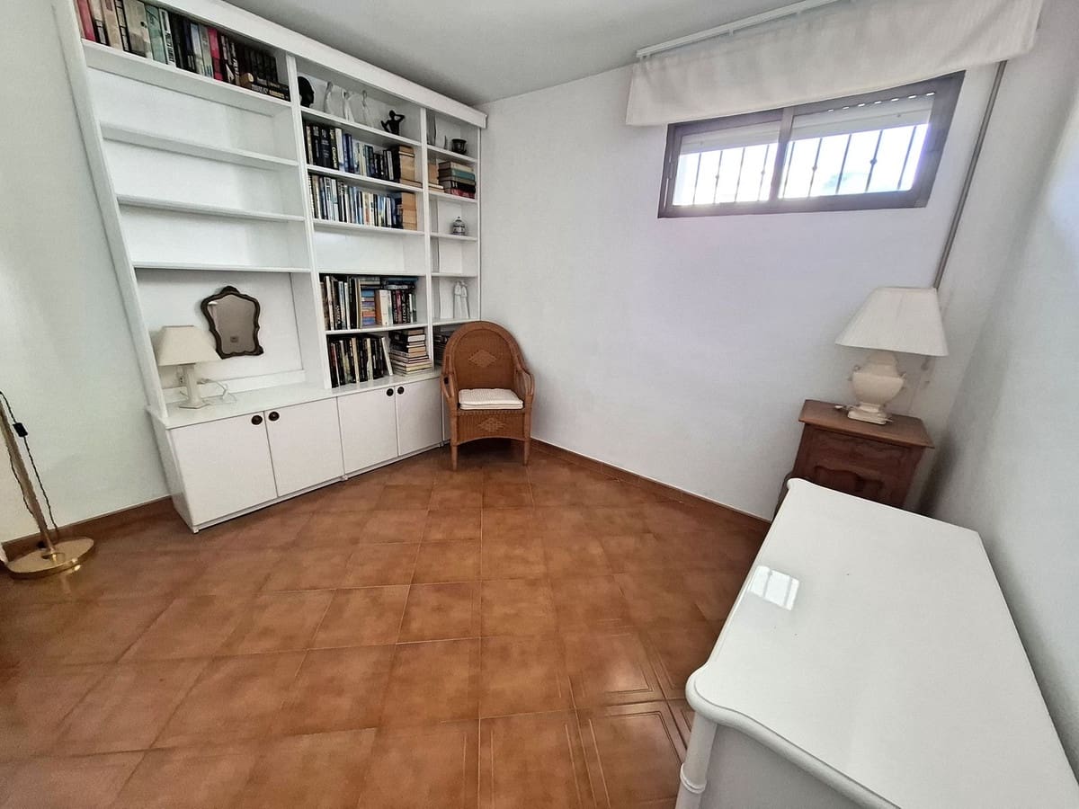 2 soverom Leilighet til salgs i Fuengirola med svømmebasseng garasje - € 297 000 (Ref: 9378638)