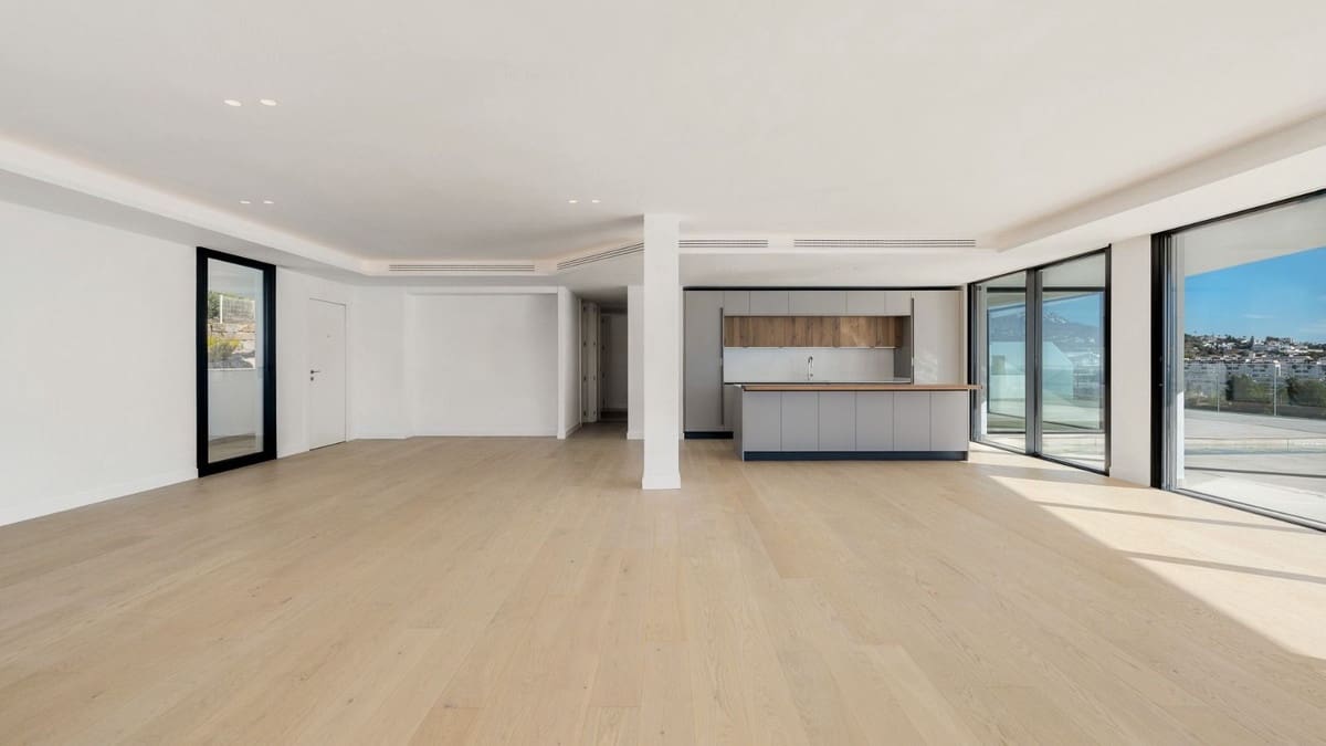 3 soveværelse Penthouse til salg i Benalmadena Costa med swimmingpool garage - € 3.495.000 (Ref: 9412791)