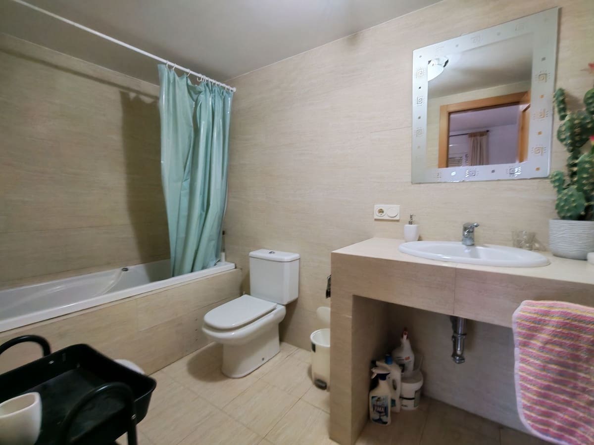 2 bedroom Apartment for rent in La Cala de Mijas with pool garage - € 1,300 (Ref: 9764955)