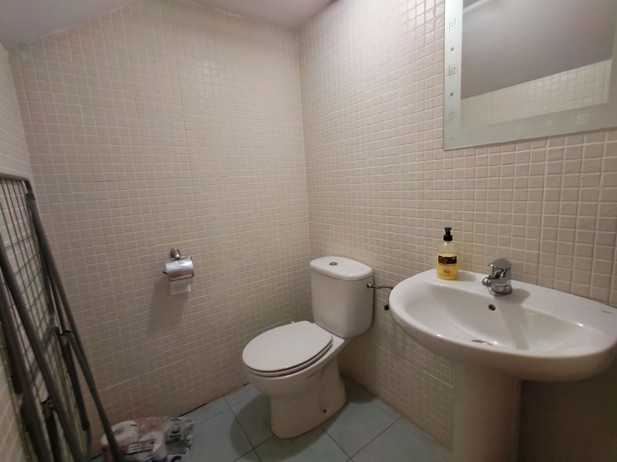 2 bedroom Apartment for rent in La Cala de Mijas with pool garage - € 1,300 (Ref: 9764955)