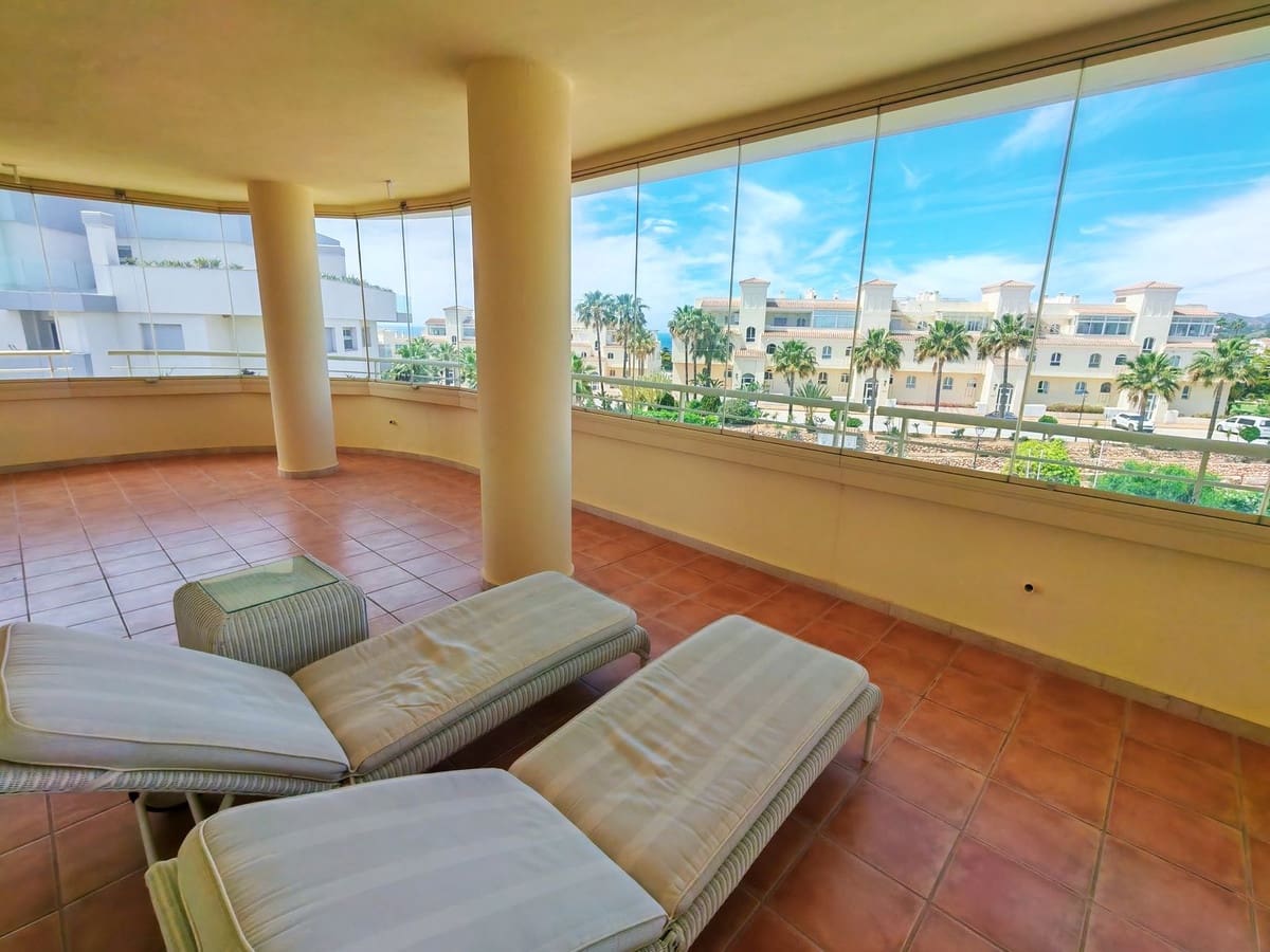 2 bedroom Apartment for sale in Mijas Costa with pool garage - € 495,000 (Ref: 9833354)