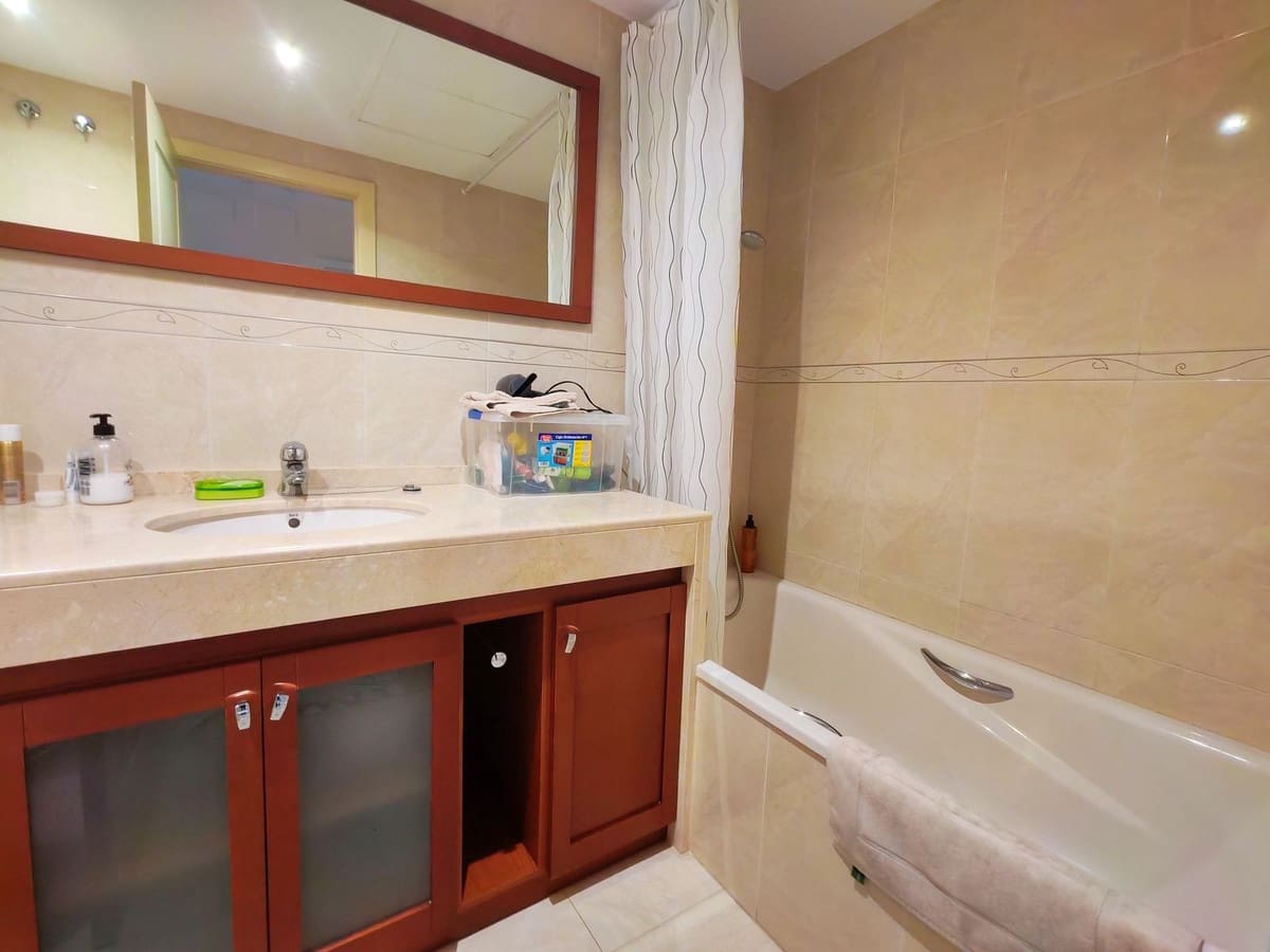 2 bedroom Apartment for sale in Mijas Costa with pool garage - € 495,000 (Ref: 9833354)