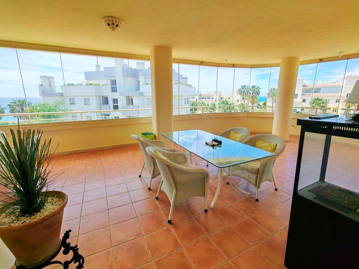 2 bedroom Apartment for sale in Mijas Costa with pool garage - € 495,000 (Ref: 9833354)
