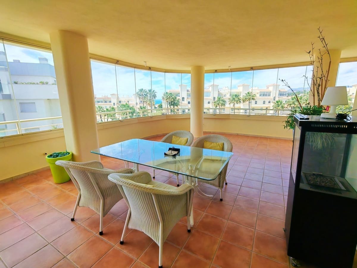 2 bedroom Apartment for sale in Mijas Costa with pool garage - € 495,000 (Ref: 9833354)