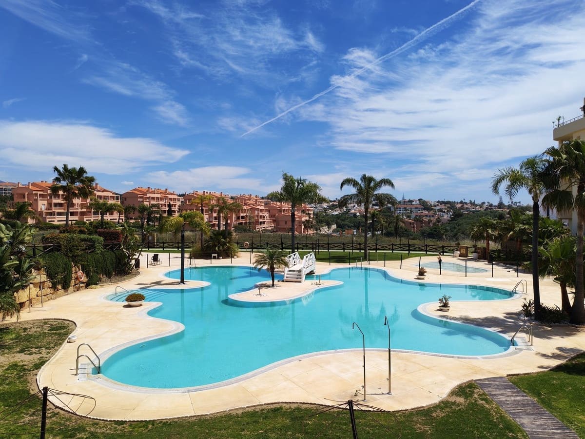 2 bedroom Apartment for sale in Mijas Costa with pool garage - € 495,000 (Ref: 9833354)