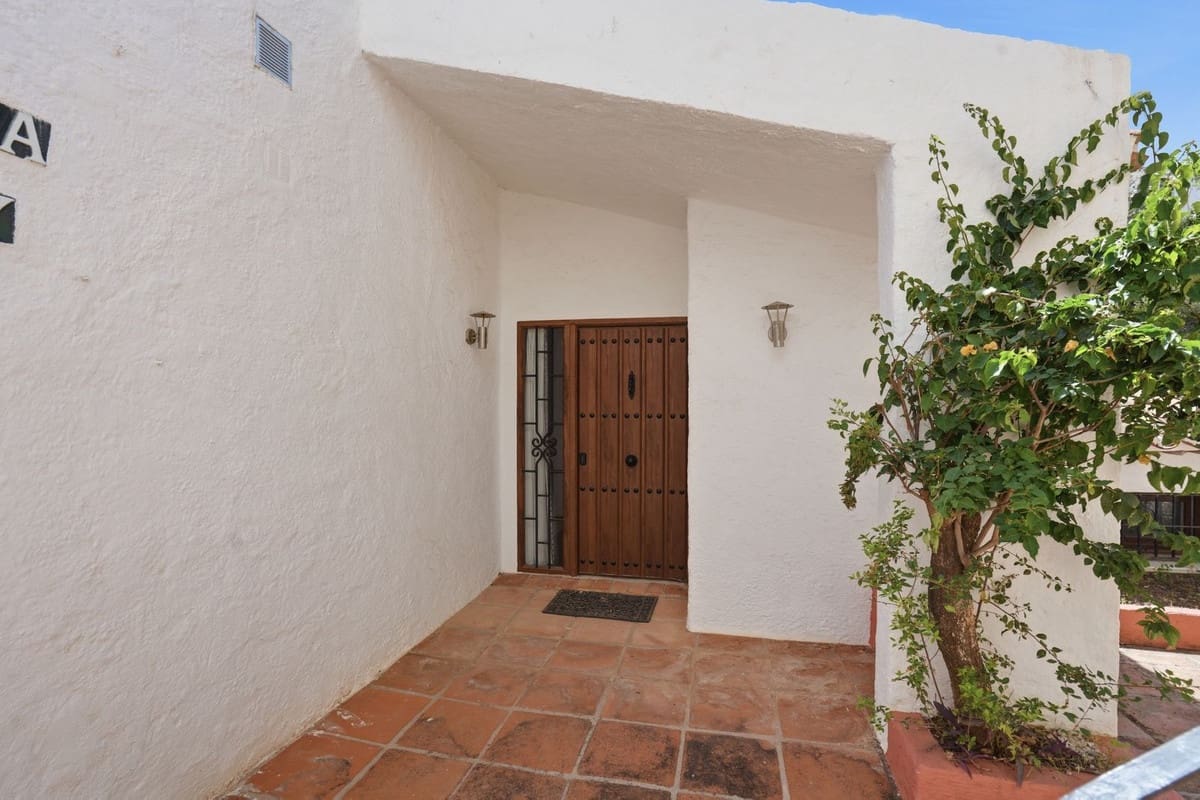 4 Zimmer Villa zu verkaufen in Mijas mit Pool Garage - 899.000 € (Ref: 9858038)