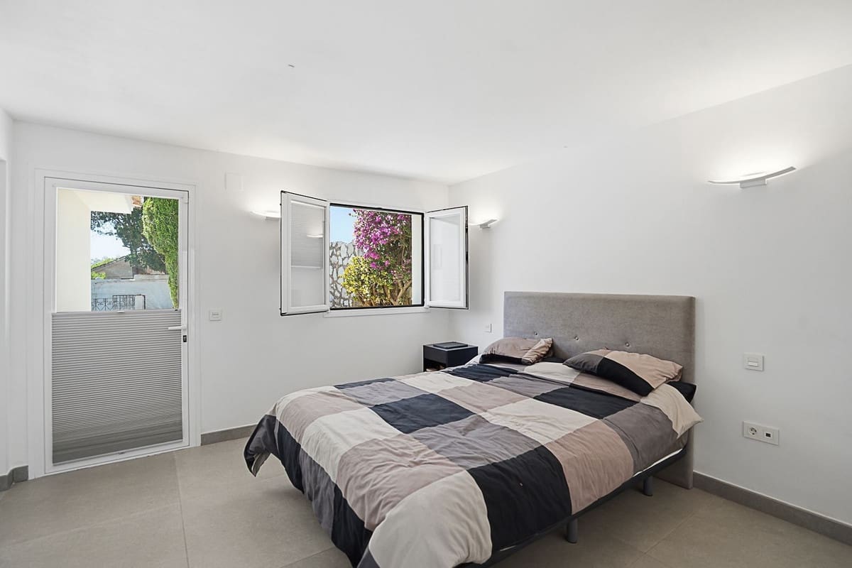 3 bedroom Villa for sale in Mijas with pool garage - € 1,450,000 (Ref: 9888666)