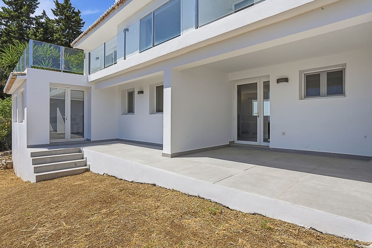 3 bedroom Villa for sale in Mijas with pool garage - € 1,450,000 (Ref: 9888666)