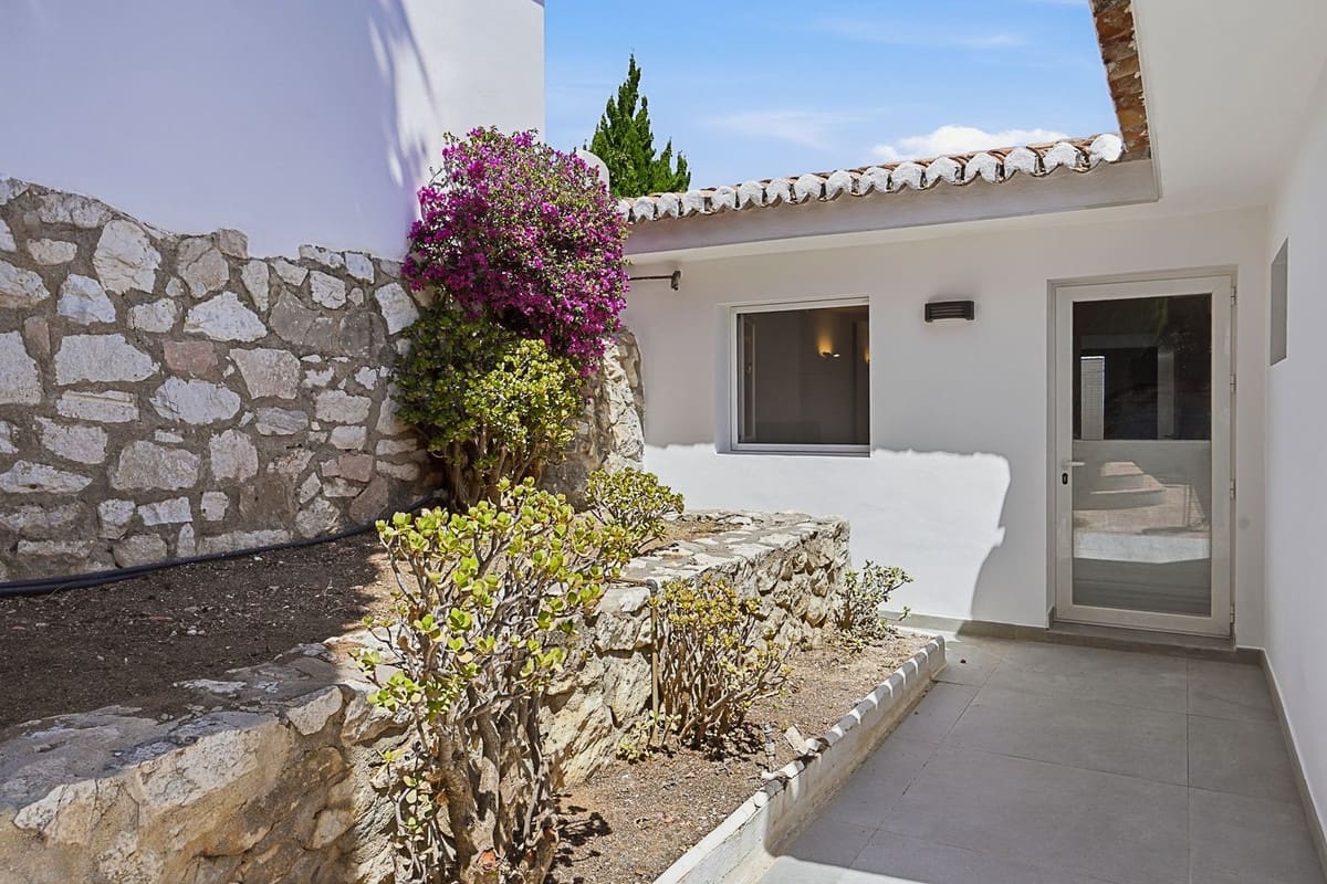3 bedroom Villa for sale in Mijas with pool garage - € 1,450,000 (Ref: 9888666)